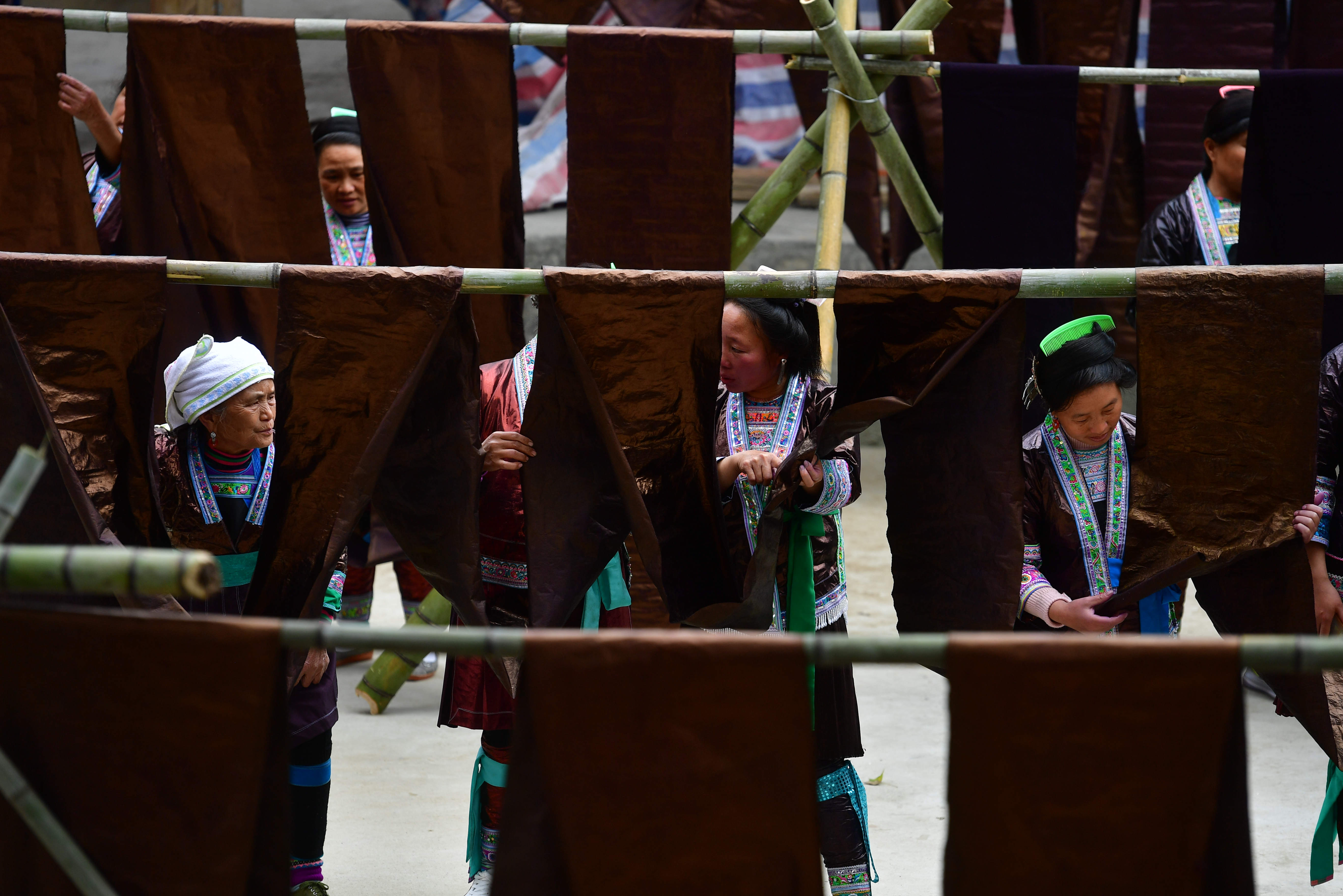 苗寨举办亮布文化节(6)