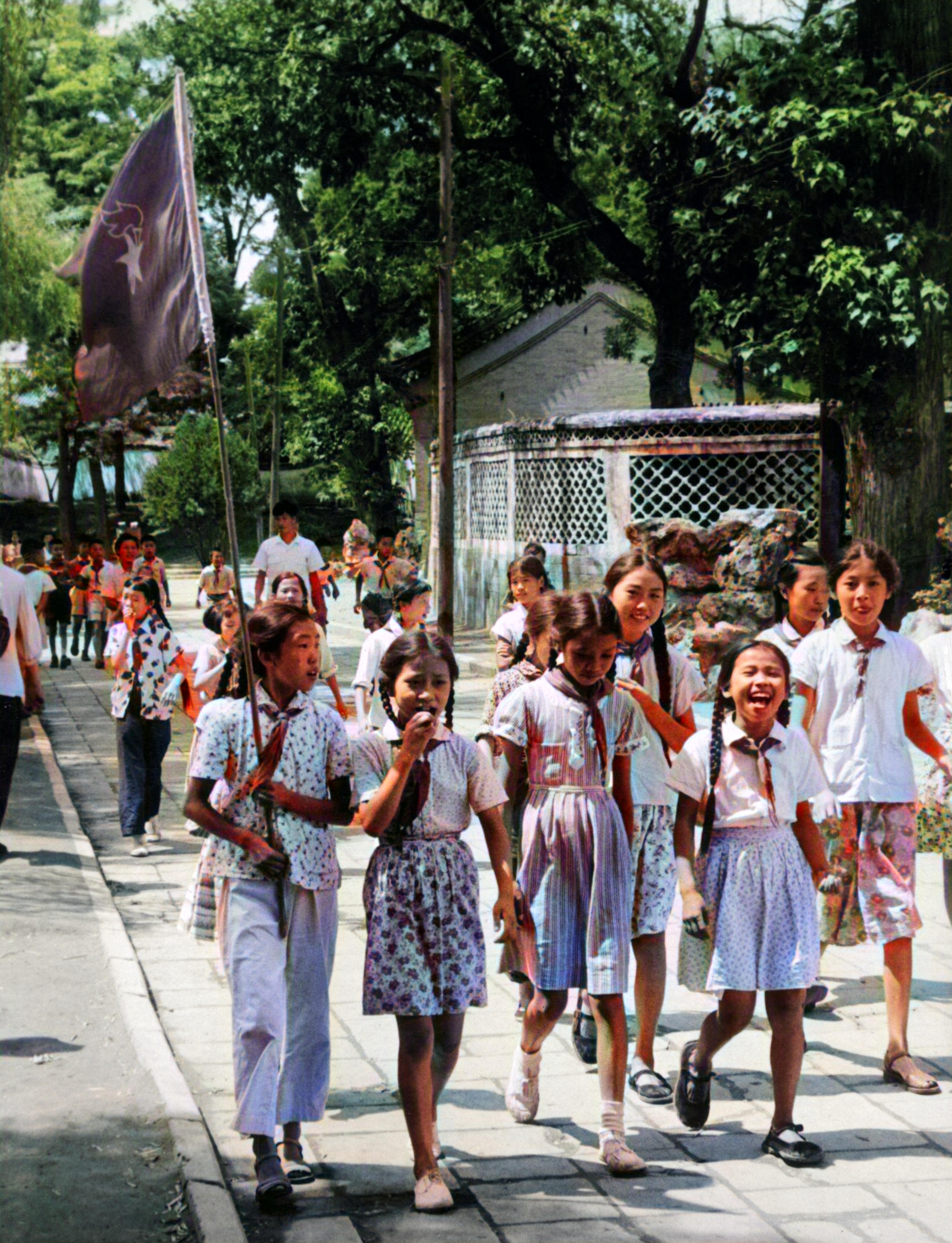 热情质朴的年代,20张60年代上色老照片,人们的精神很饱满