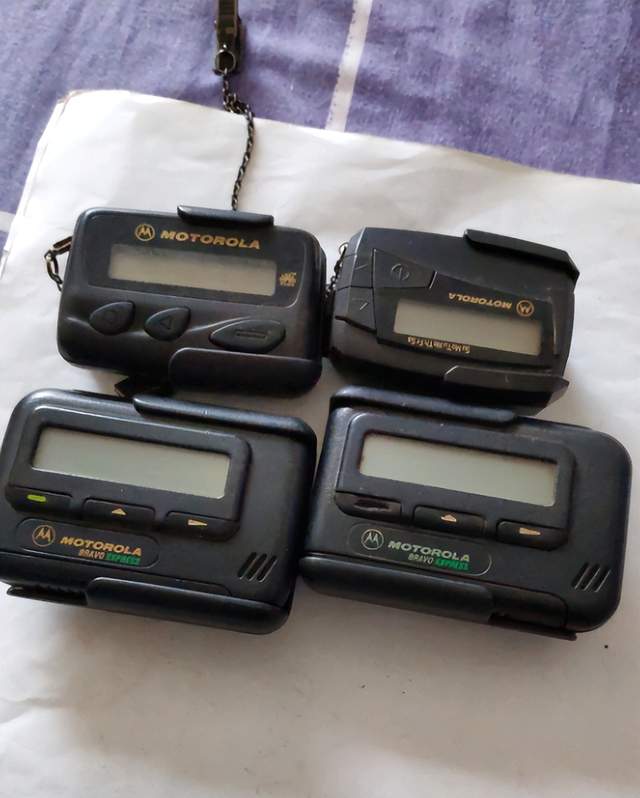 90年代很火的"bb机",曾一台卖两千,现在用它还有信号吗?