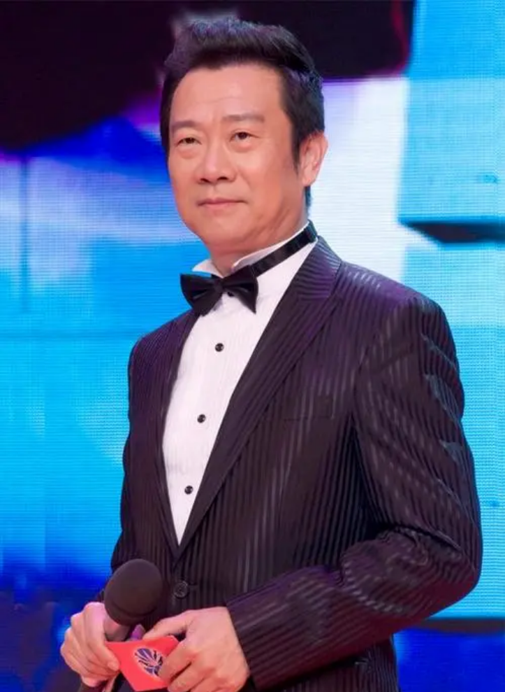 央视主持人赵保乐冯巩倪萍是他的宠爱平凡妻子陪伴幸福长途