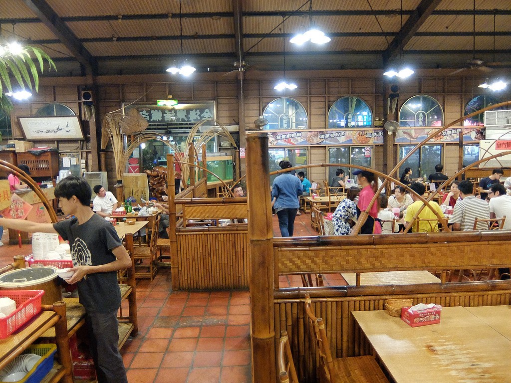 现在很多餐馆只能扫码点餐,老板道出"真相":一年能多赚20万