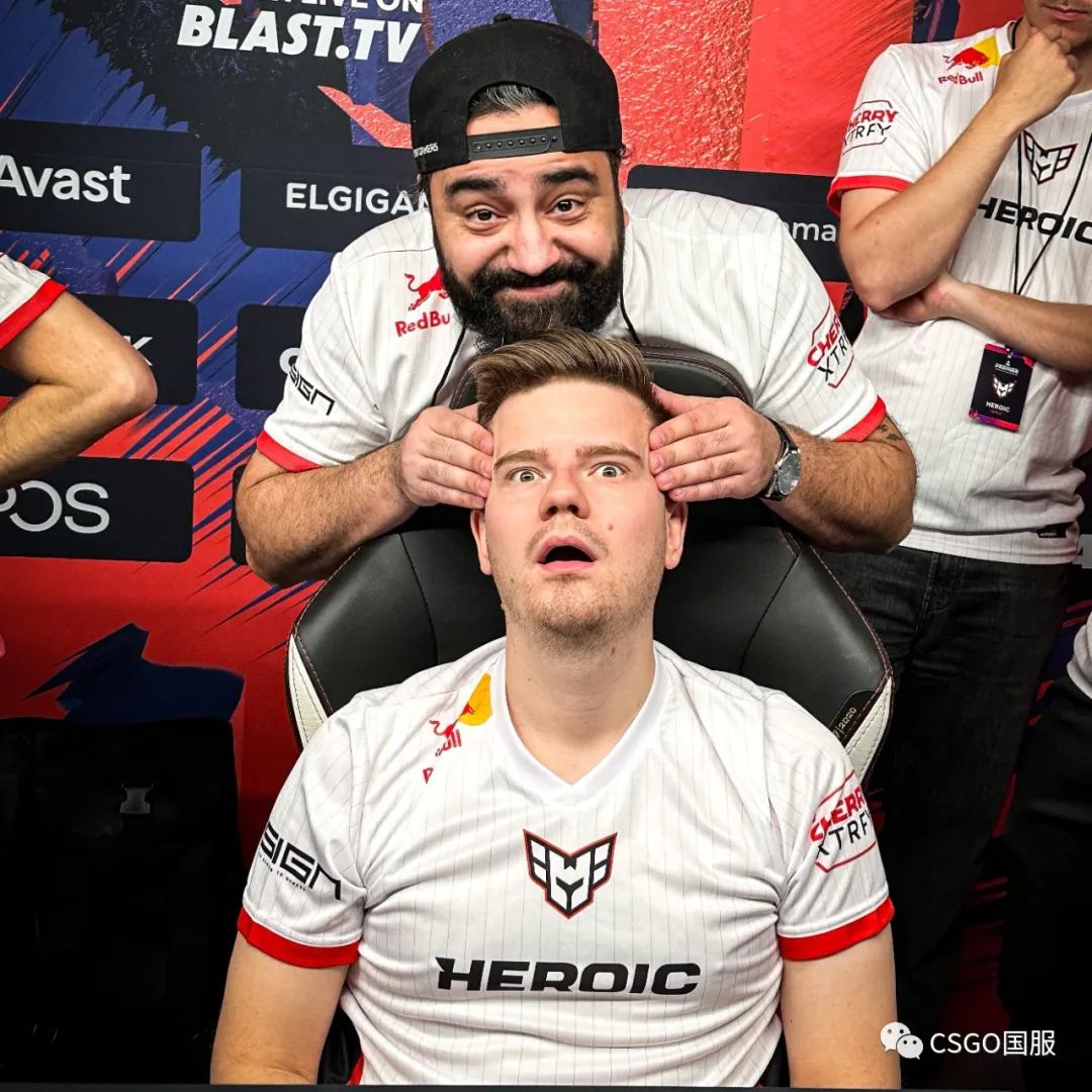 【FaZe、Vitality轻松取胜,C9三图战胜NaVi,coL连赢14局惊天逆转】