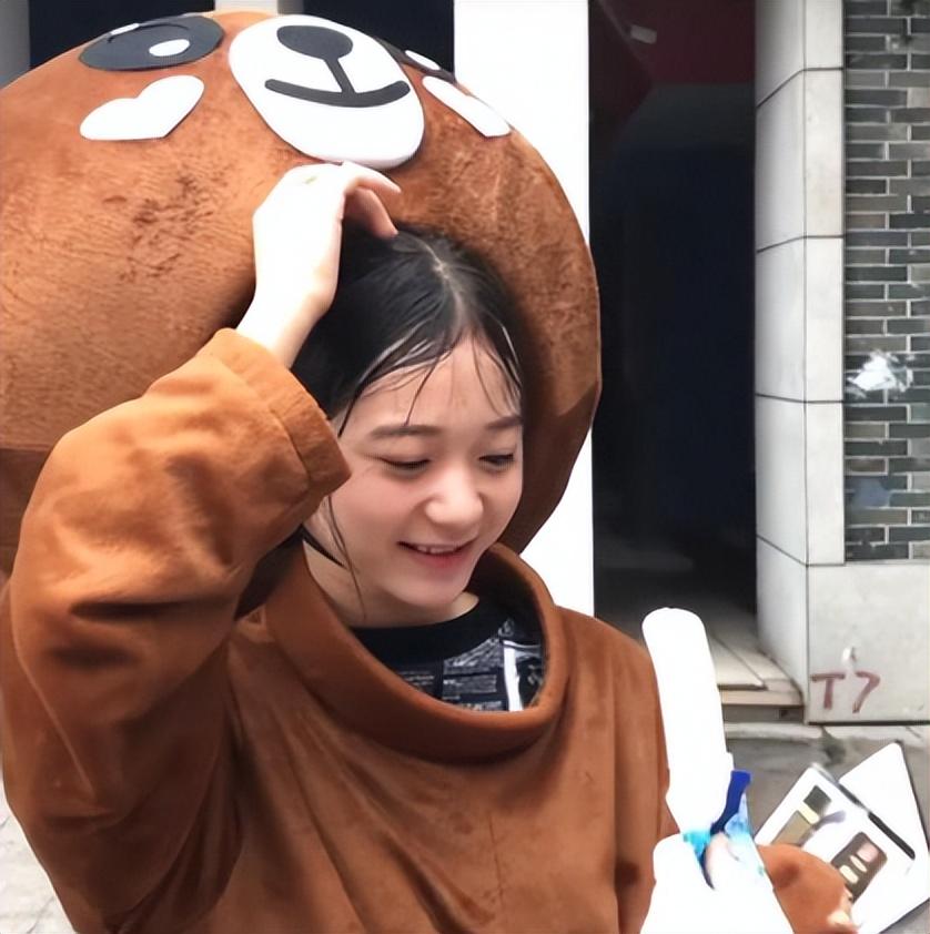 回顾:"网红董事长"张曼如23岁手握78亿资产跻身成功人士全靠编