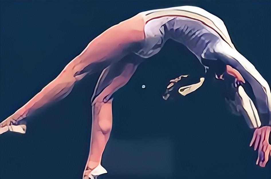 只见科马内奇翻转腾挪,身轻如燕,翩然飞舞,每个动作都是那样的舒展