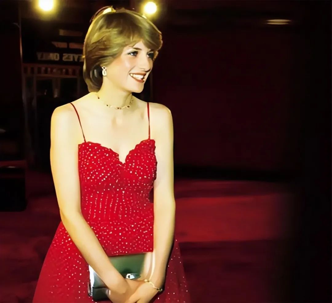 年轻时的戴安娜太美了!长发飘飘犹如画中走出的仙女