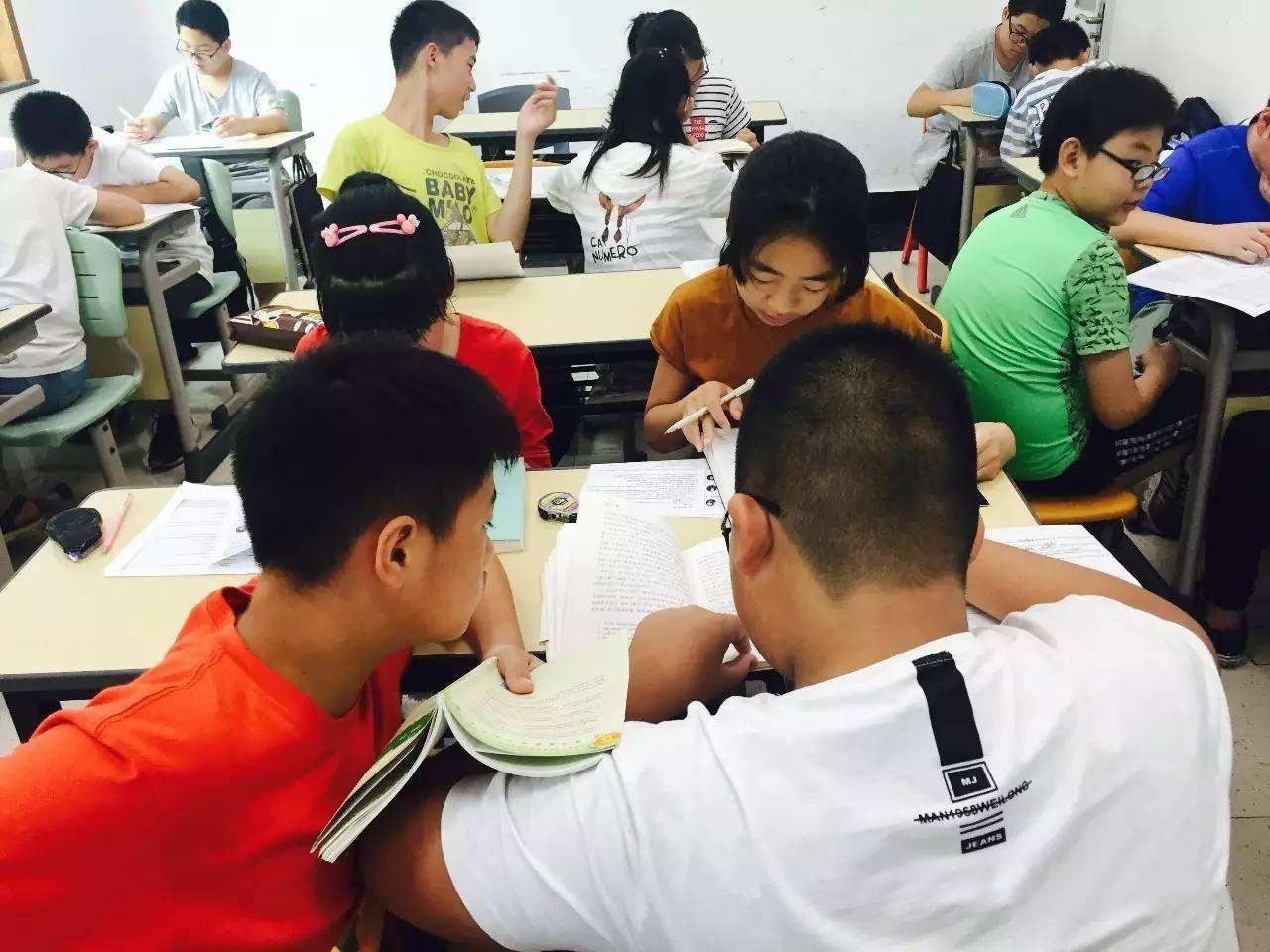 家长建议老师寒暑假免费补课,因为教师有工资,网友的回答有新意