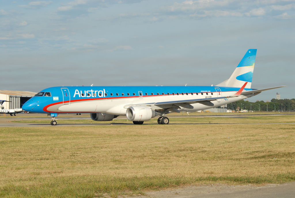 erj190飞机:巴西航空工业公司的客机之星