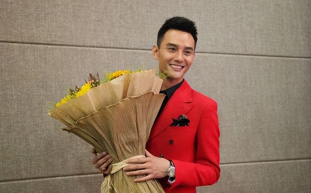 "金鹰男神"王凯:父亲肺癌离世后,他查出肺部阴影,想过随性的生活
