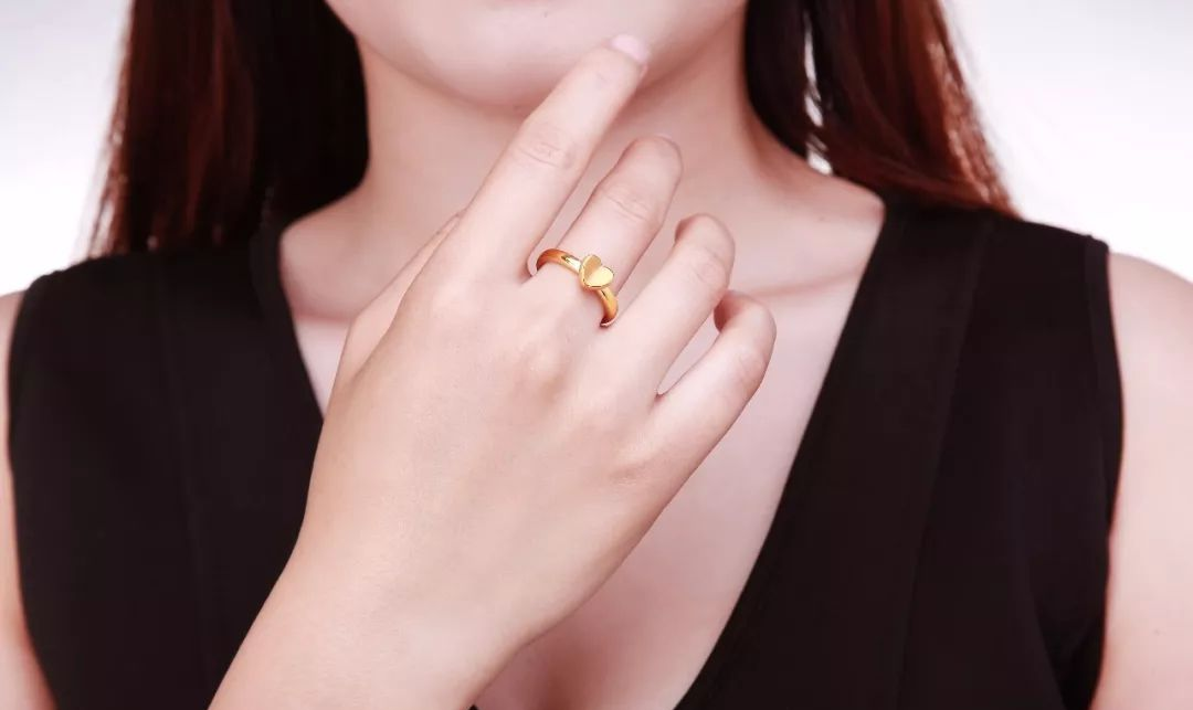黄金戒指是戴左手还是右手你戴对了吗