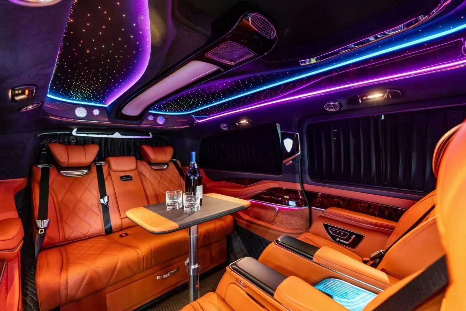 奔驰授权厂定制v级高顶mpv,豪华内饰与灵活空间完美结合!