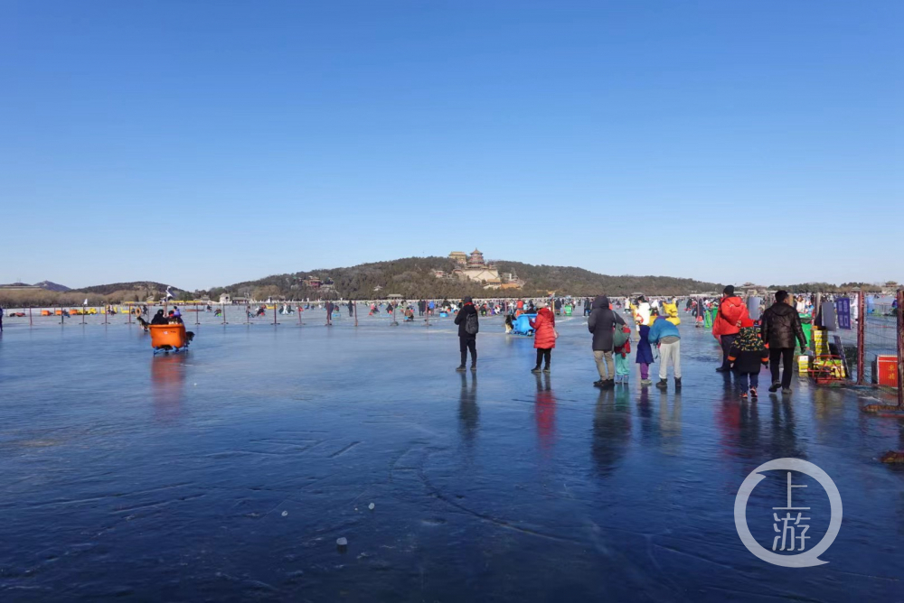 北京颐和园冬奥元素多冰场雪场排长队