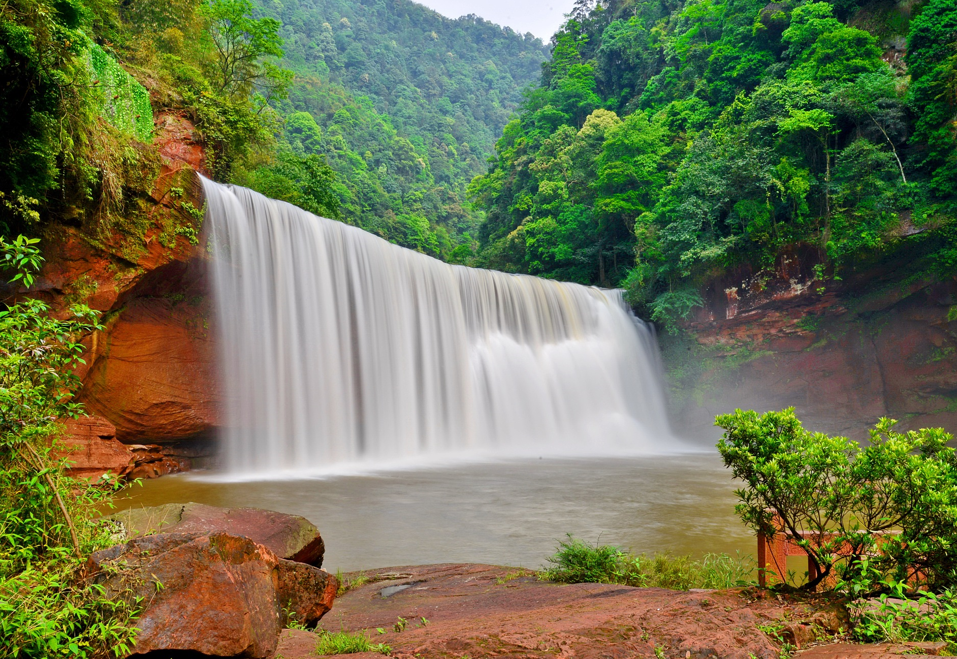 探秘赤水丹霞大瀑布景区:壮丽奇观与神秘传说