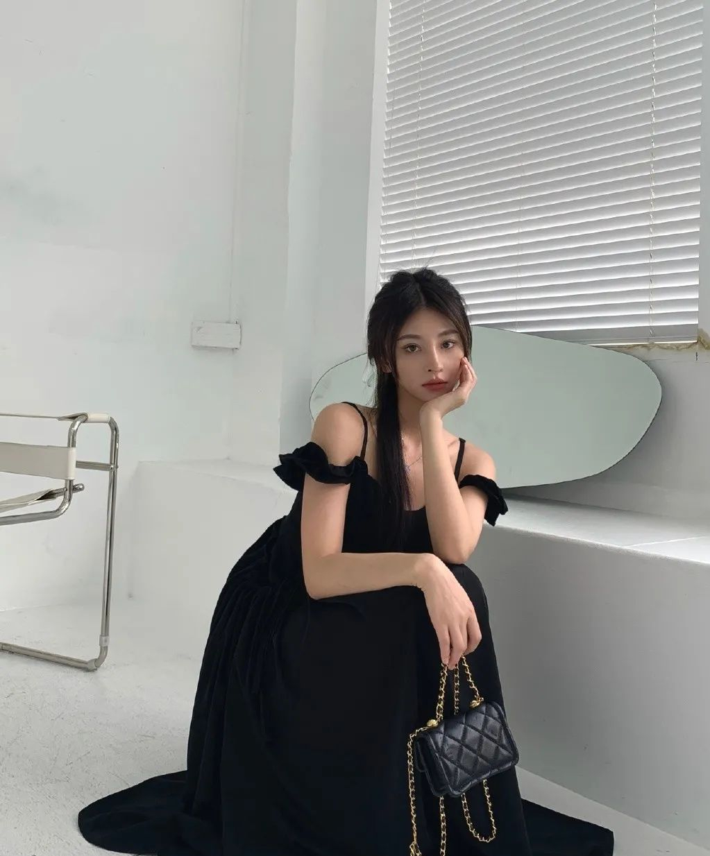 常年坚持运动的女生,凹凸有致的身材照样吸引眼球