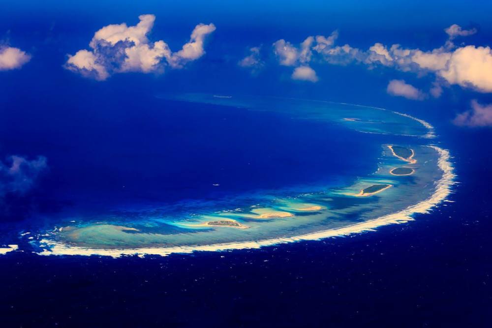 西沙群岛:珊瑚飘浮在海上,海水清澈湛蓝,不枉此行