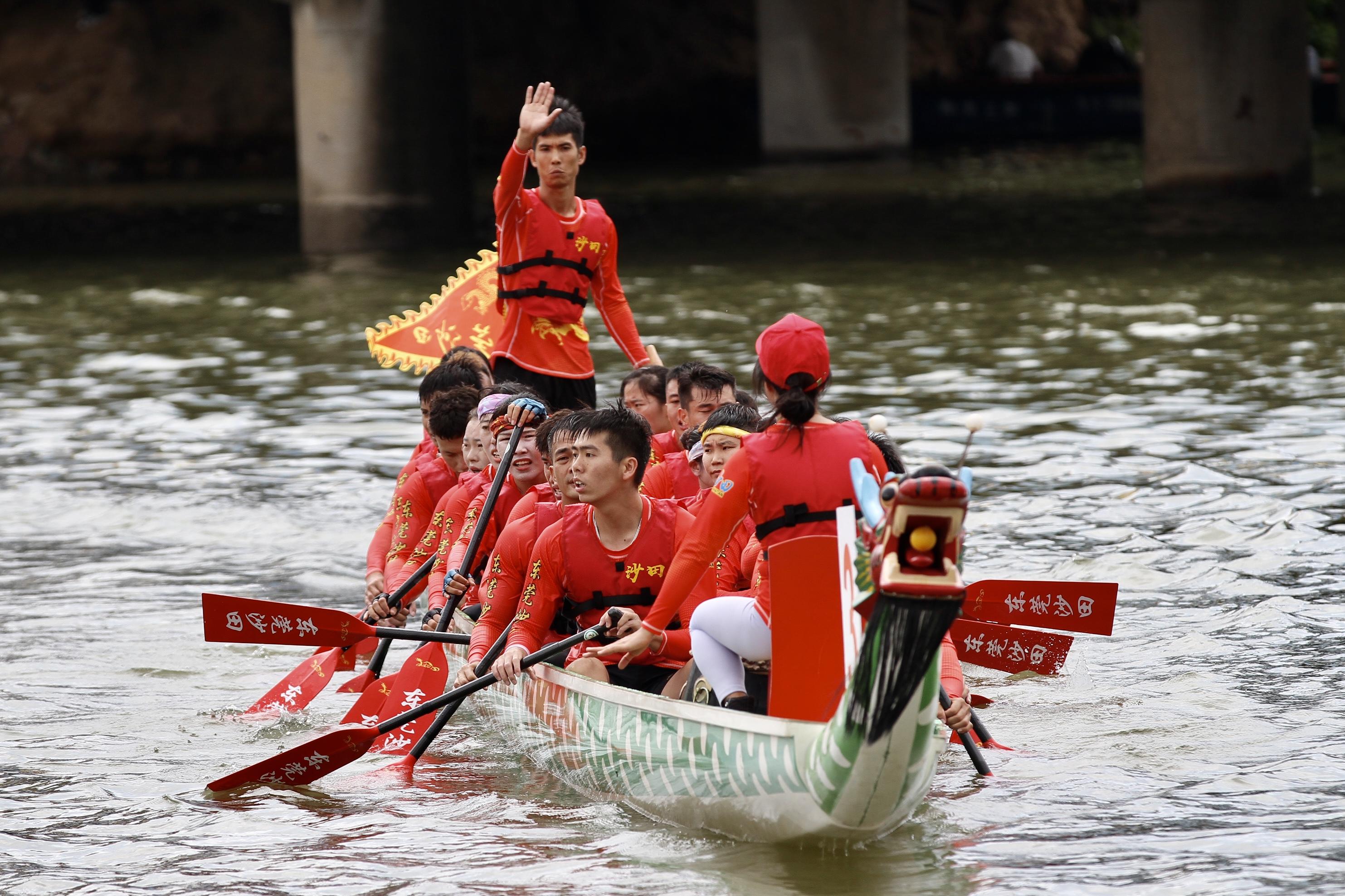 粤港澳大湾区龙舟邀请赛在东莞举行,两地"沙田"包揽前二