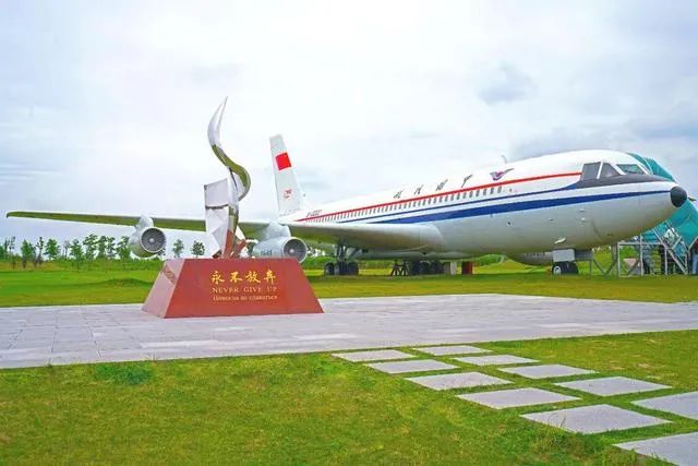 国产大飞机首飞过5年,与波音,空客同场交锋,就差这一步