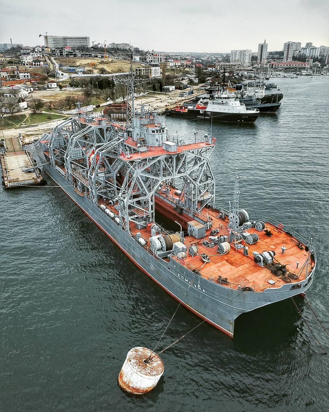 俄帝国时代古董救援船"公社"号(图集)