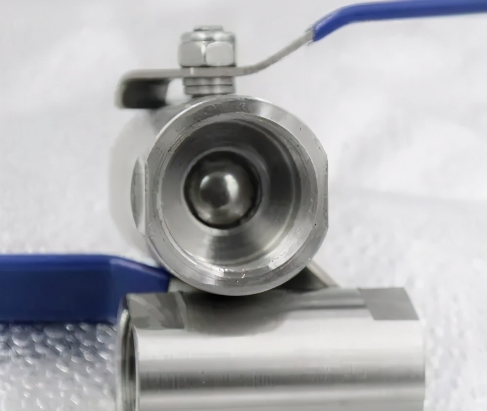 2,不锈钢球阀芯:不锈钢球阀芯是一种新型阀芯材料,其对制作阀芯的原