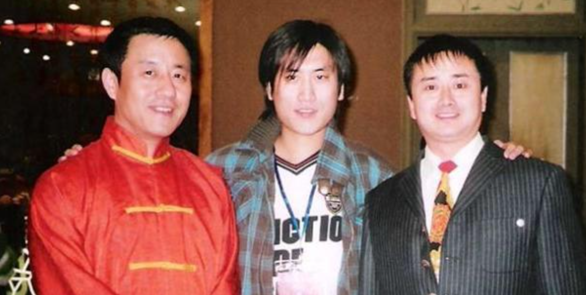 吴云飞出生在一个富裕的家庭,父亲吴海元不仅是房地产的老总,还是一