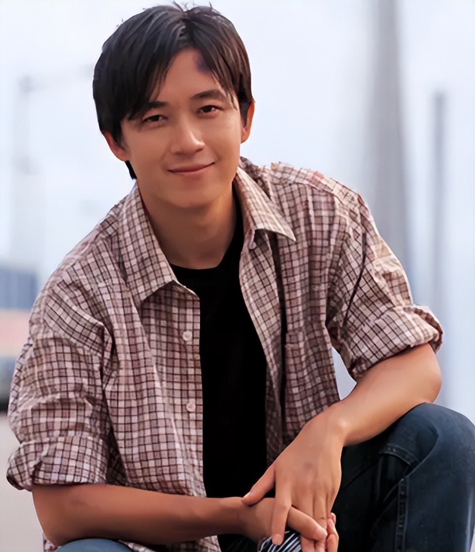 潘粤明:前妻是董洁,离婚后惦记儿子,风光的背后有泪水