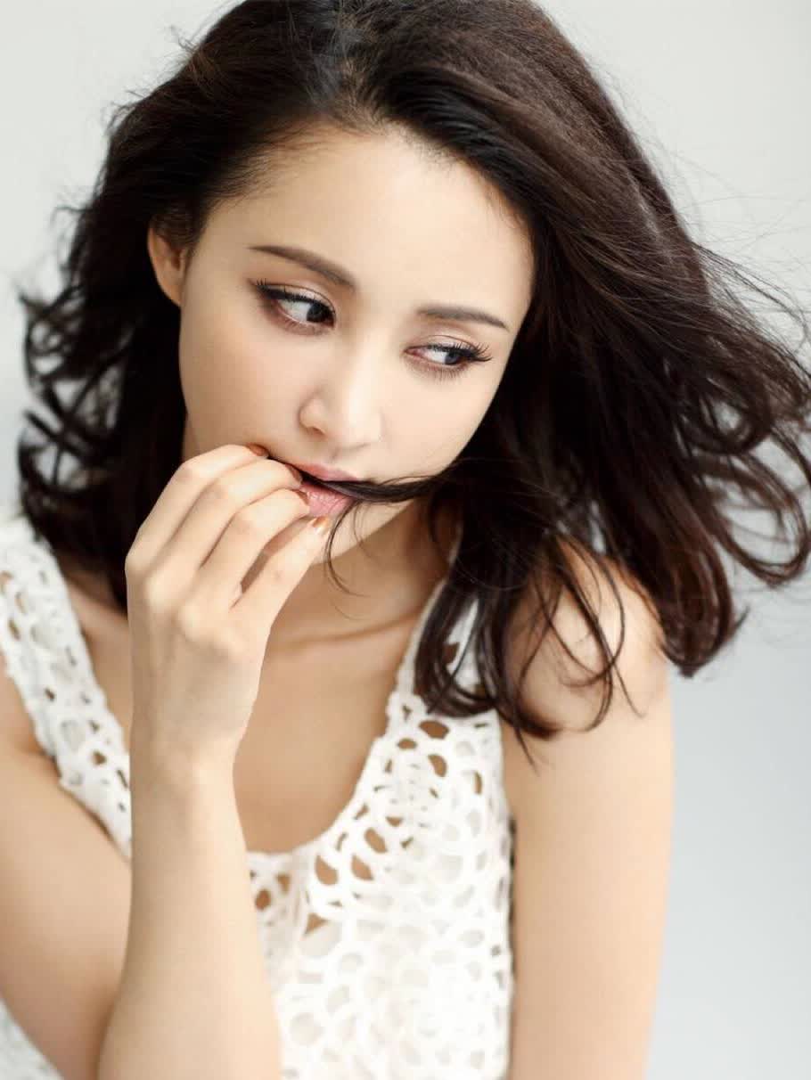 袁弘真是有福!妻子张歆艺这身材,谁看了不"迷糊"啊!