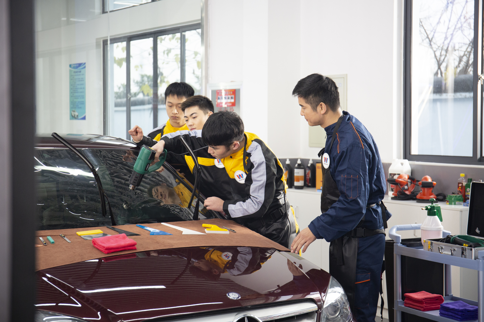 上海汽修学校:短期专业推荐!初春学技术,轻松创就业