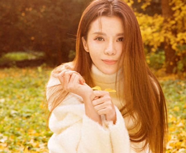 疾病缠身,亲人轮流去世,什么才是压垮朱迅的"最后一根稻草"?