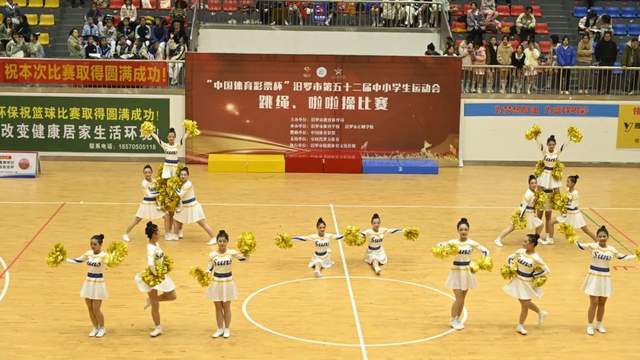 岳阳市春雷学校学子燃爆汨罗市第52届市运会运动场