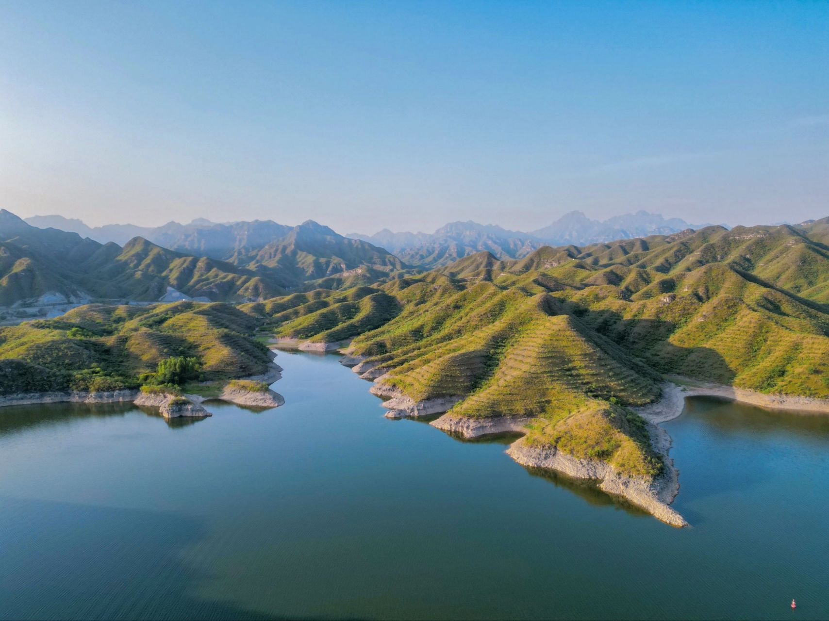 有"小桂林"之称的易水湖位于河北保定易县,距离北京150km,自驾2h即到