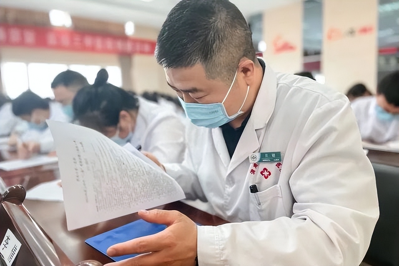 回顾三年疫情赚2228亿男人靠国难财登顶富豪榜网友该