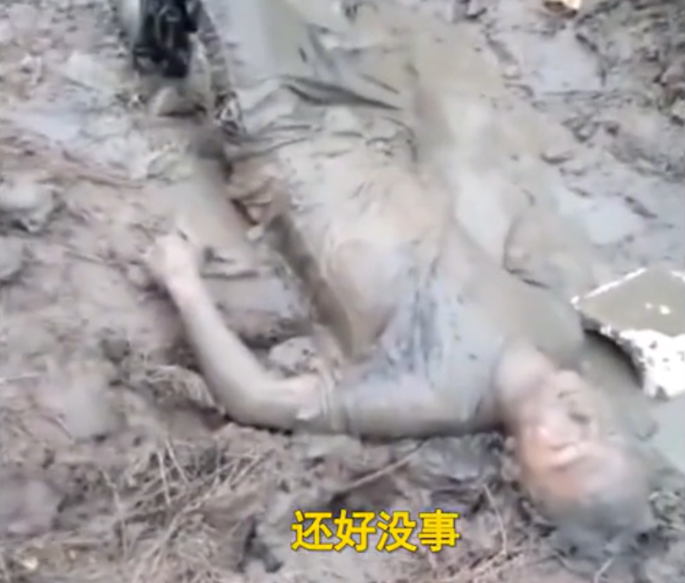 真烂醉如泥!浙江男子醉酒后掉入泥坑,浑身泥巴神似"兵马俑"!