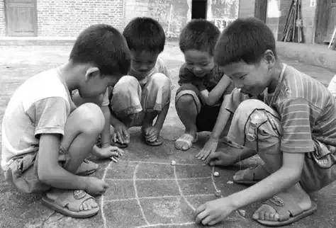 六七十年代时期,家家户户都好几个孩子,一般都怎么养活大的?