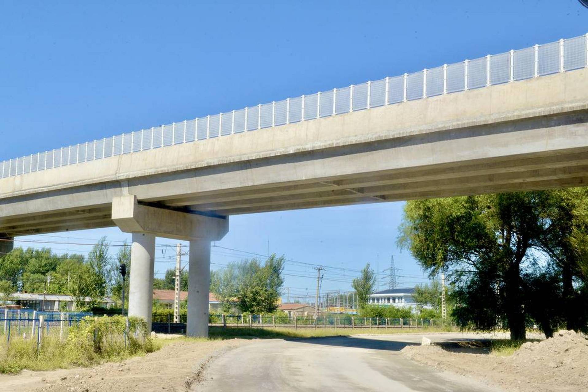 【阜新市彰武县:道口"平改立",百姓享便利】 多年来,彰武县冯家镇人