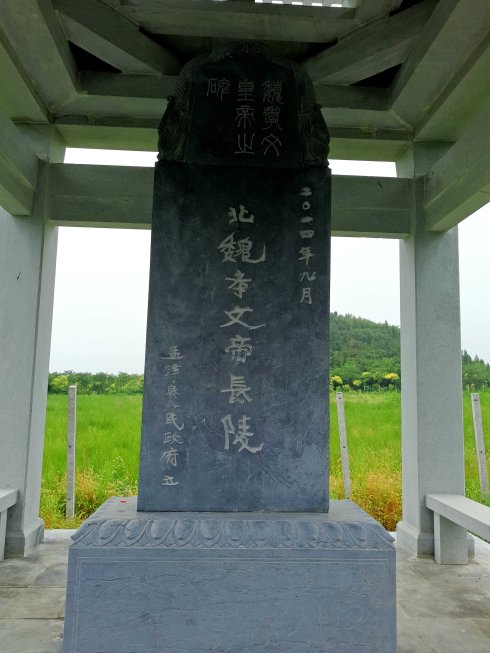 孟津这个村,全村都做唐三彩,附近还有班超墓,小胖妞三彩最可爱