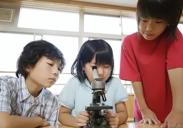 李佳琦是我儿时的健身老师?本人回应,谢谢你又让我有了一个笑点