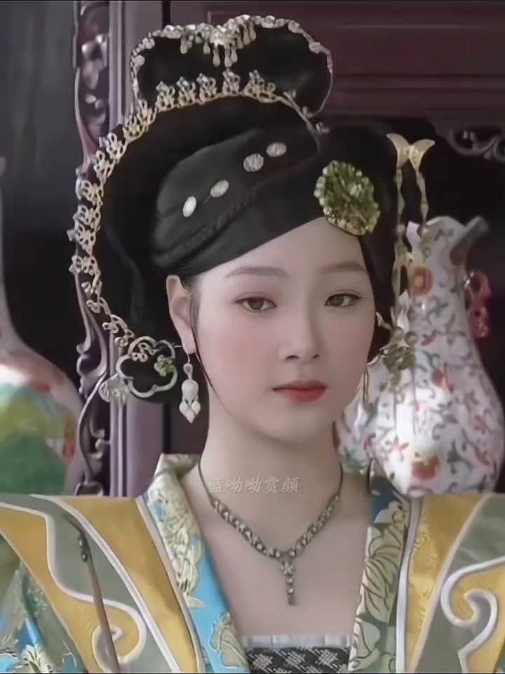 她当年可是打败了一众女星,海选出来的虞姬!