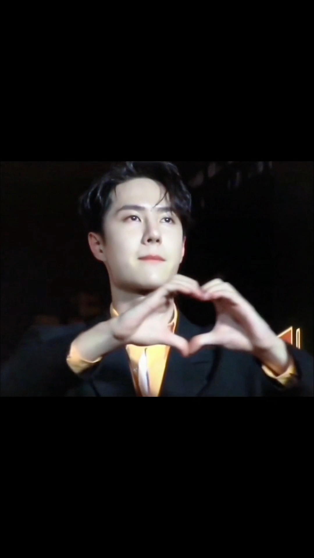 从前从前,有个人爱你很久~一博比心,连空气都是甜的#王一博