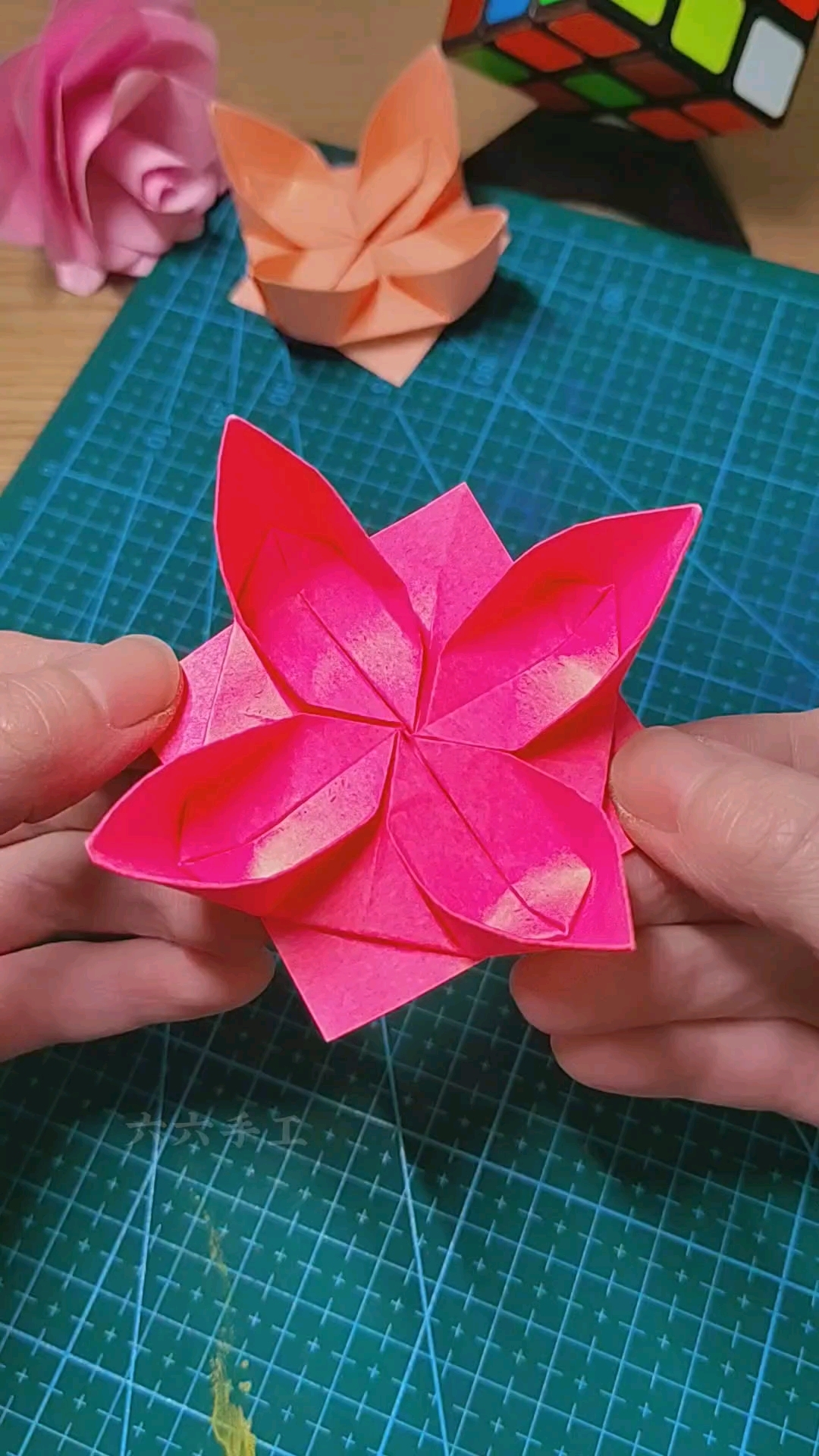 手工折纸荷花教程