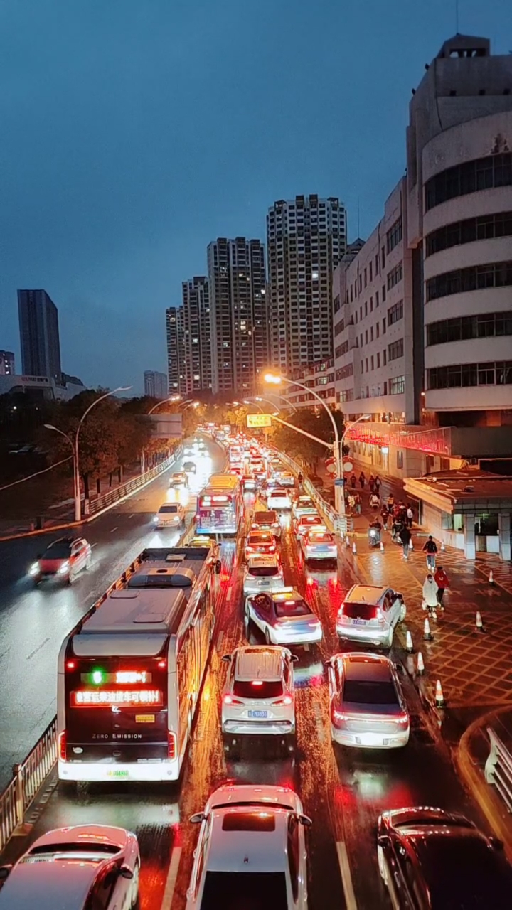 车水马龙的意思清晨图片