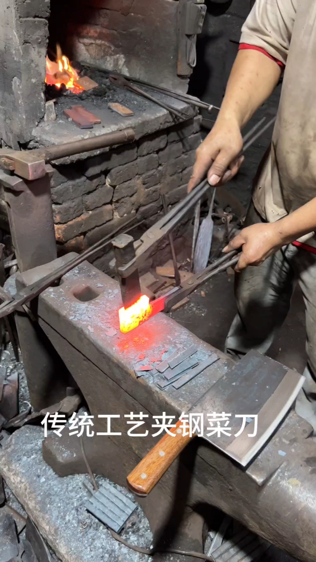 纯手工锻打传统工艺夹钢菜刀