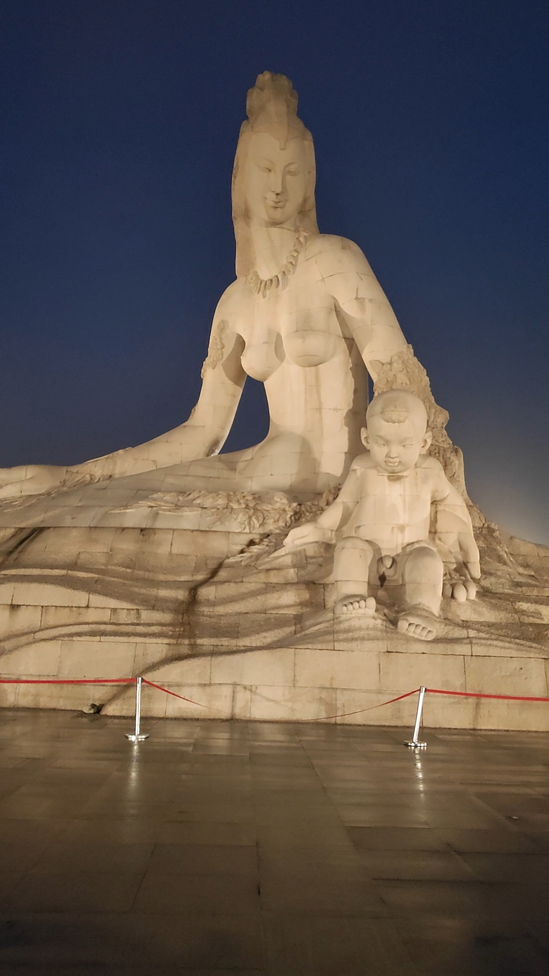 潼关古城之女娲广场