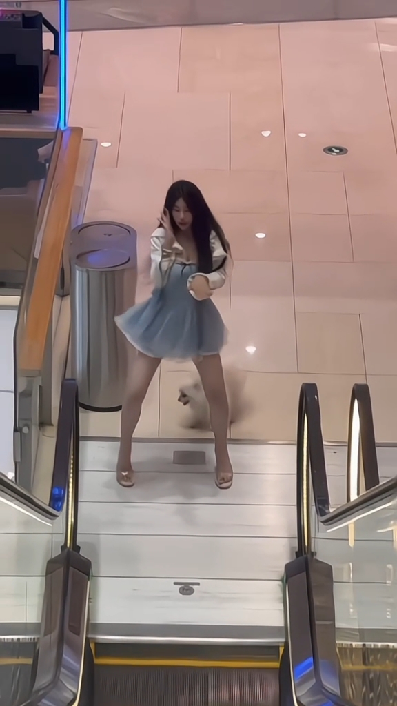 商场上惊现一美女跳舞#美女