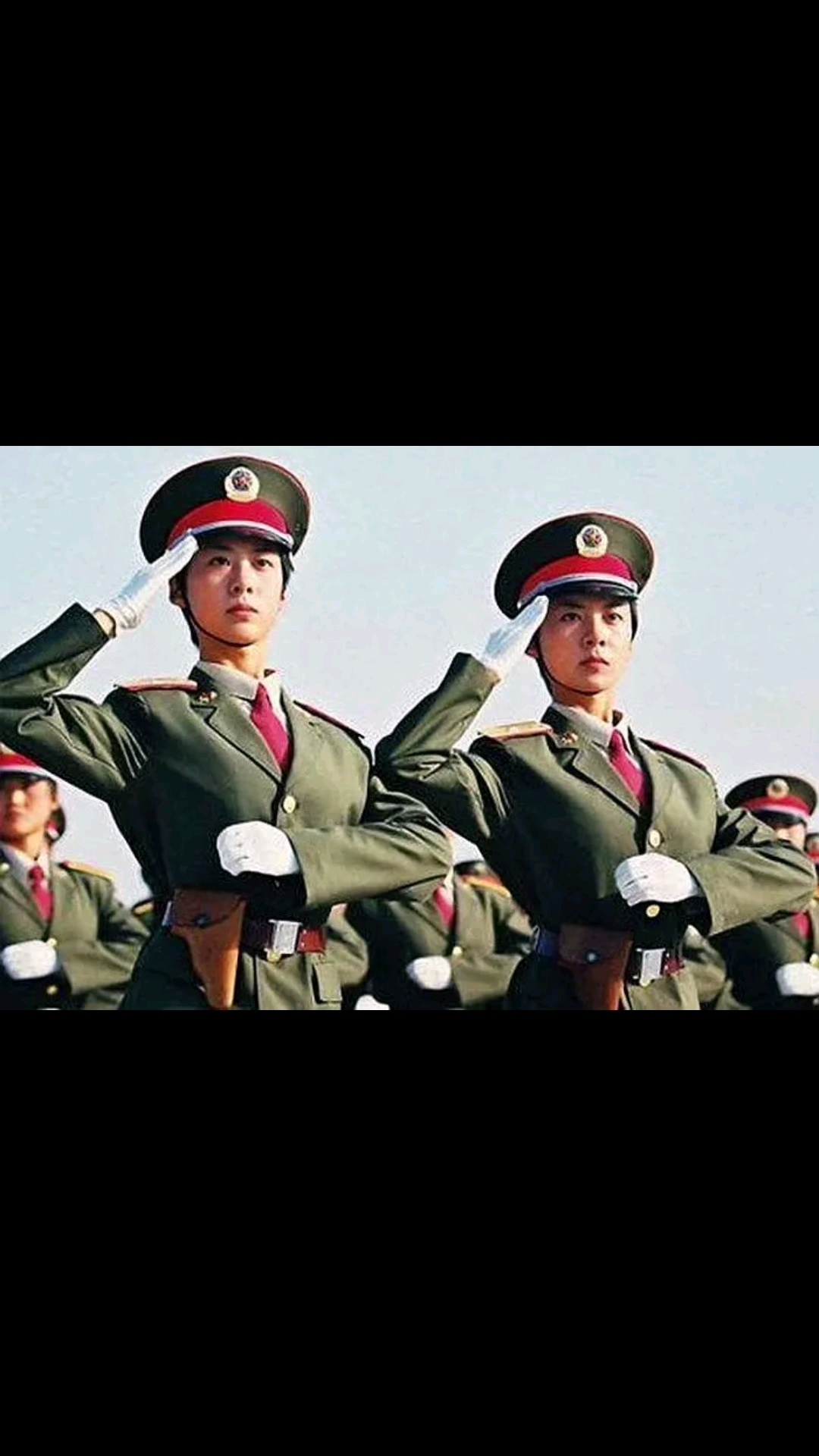 芳华女兵的军礼