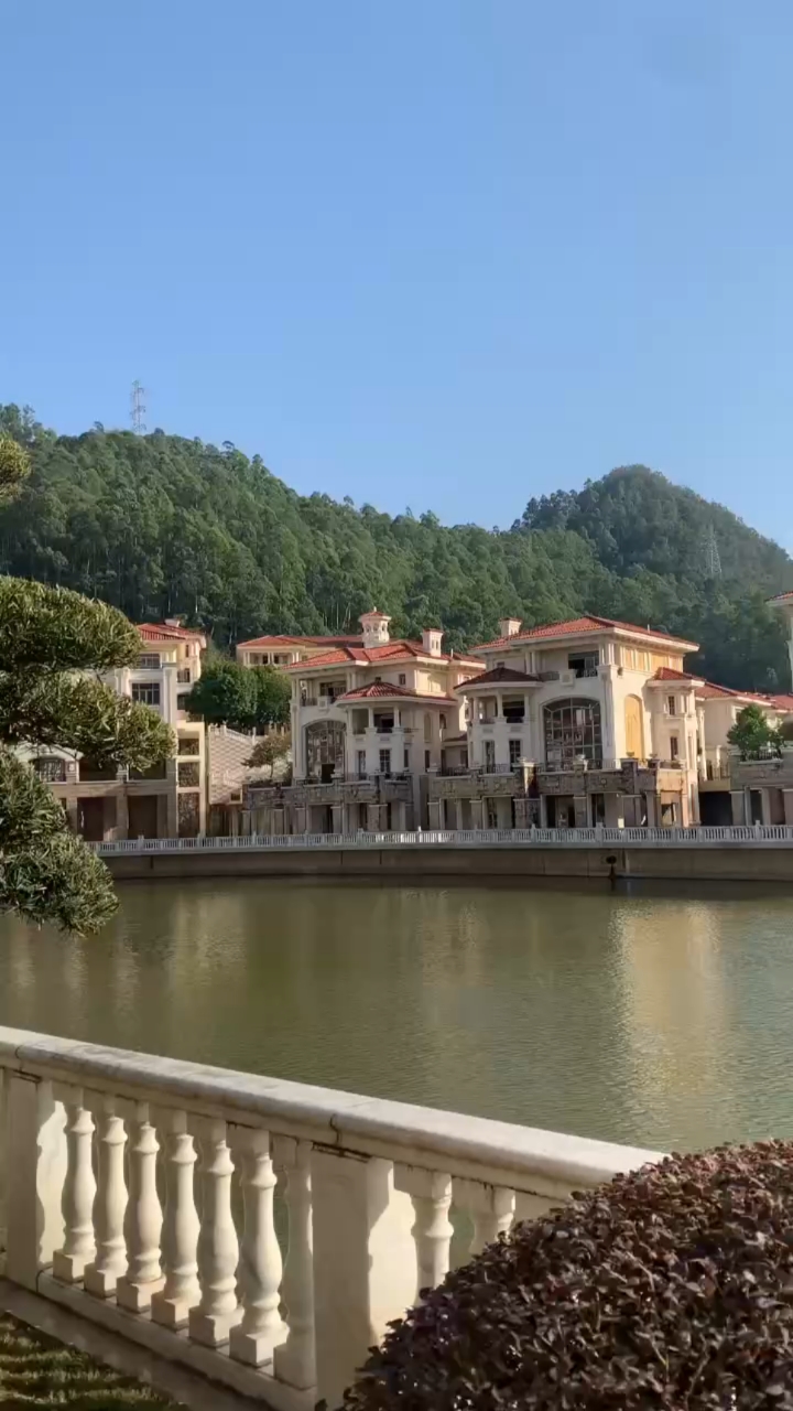 惠州市区独栋大别墅,临湖景810平,花园700平,意大利风格