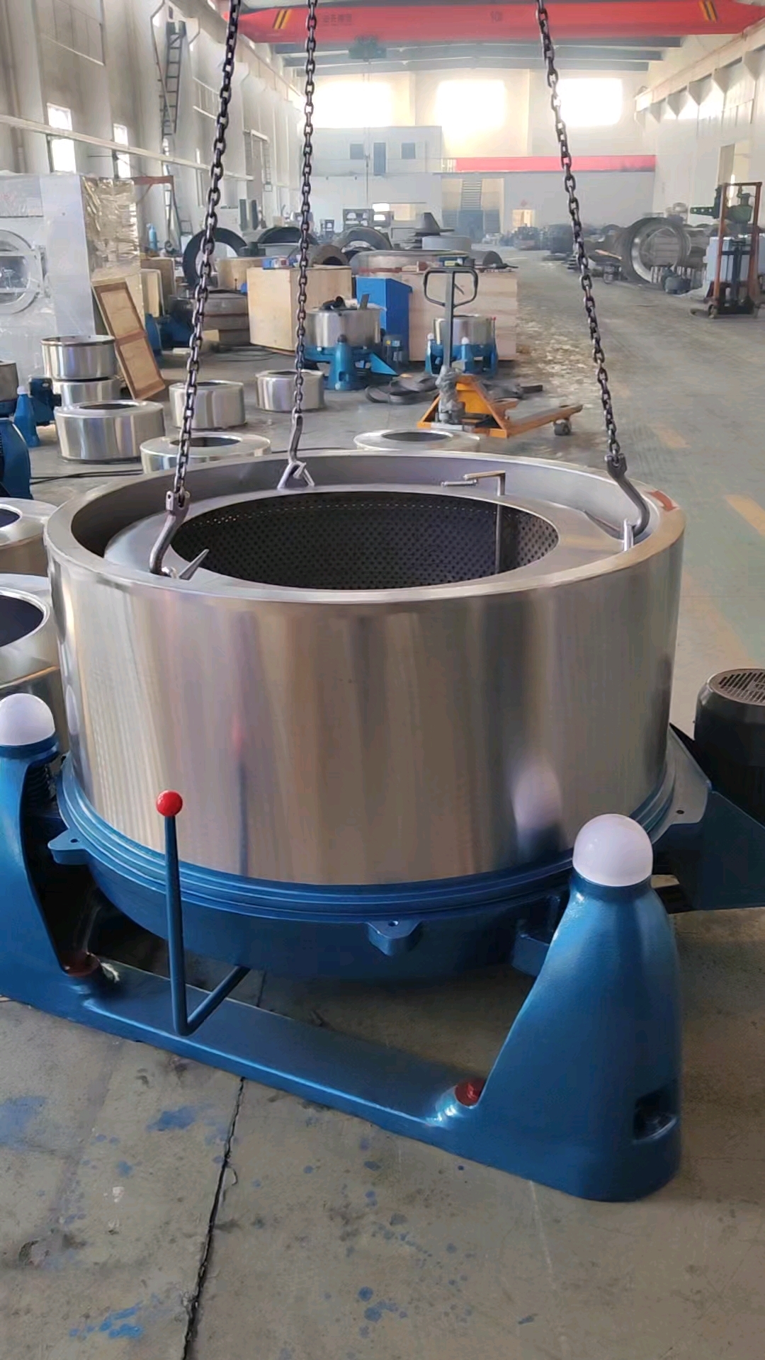 五金件脱油机直径1000吊篮下出料工业脱水机铁屑铝削甩干机