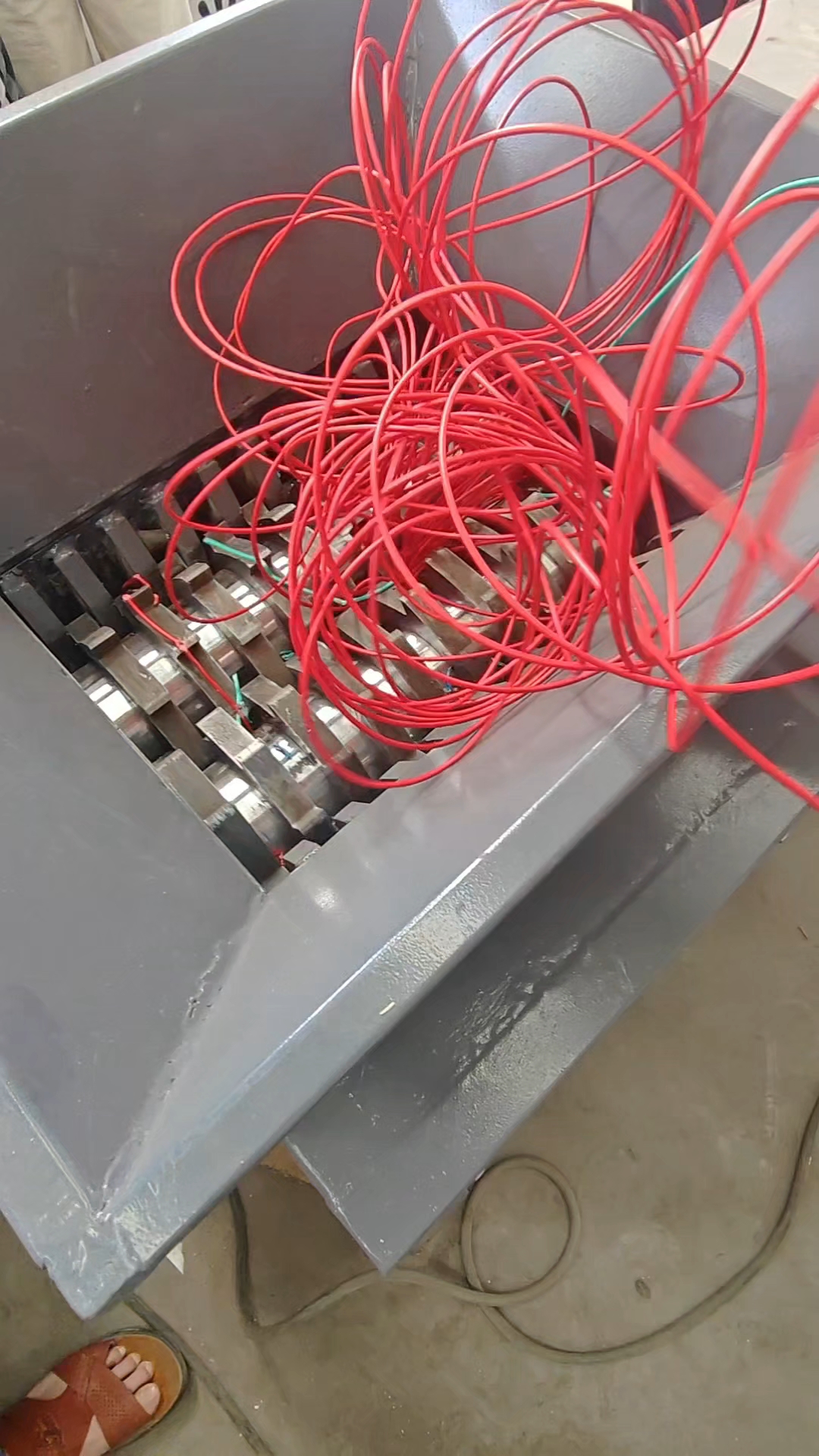 废旧铜线粉碎分离生产线发货前试机,客户满意,铜米机生产厂家