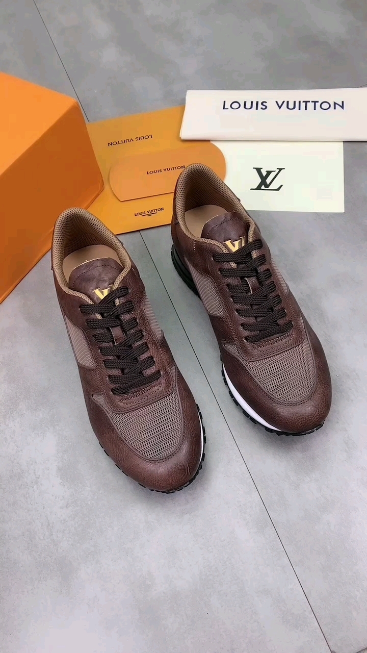 lv 男士休闲鞋.太洋气了