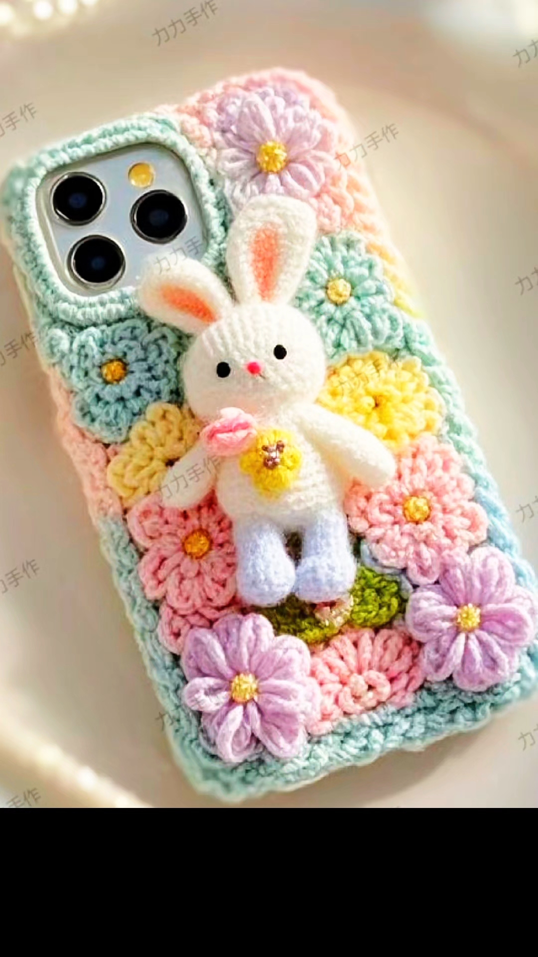 手工钩织的小兔子手机壳来了