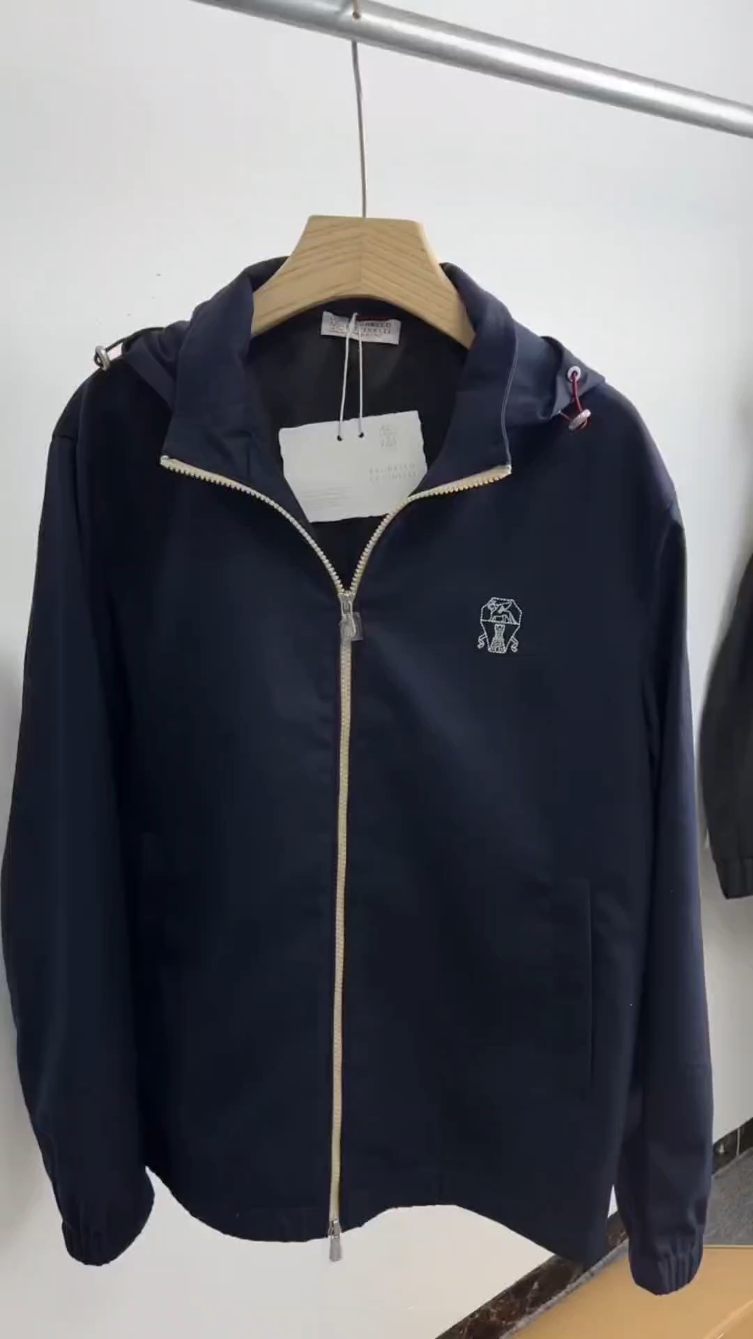 布鲁提早春款连帽外套,衬衣领时尚休闲商务皆可