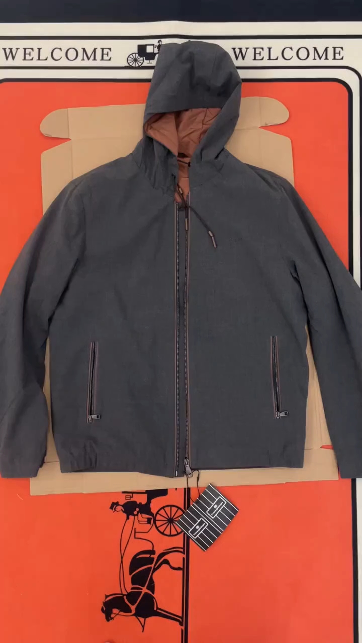 杰尼亚薄棉夹克连帽外套,上身帅气十足